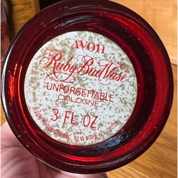 Vintage Avon Ruby Red 1970’s Bud Vase with stopper,  Unforgettable - Picture 4 of 6